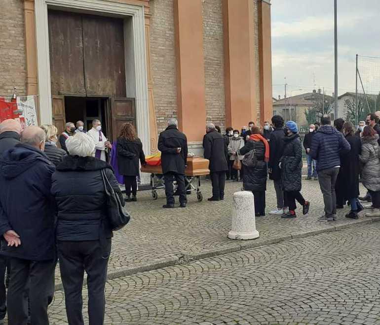 L’ultimo saluto a Loris Giberti «Ci dicevi: seguite i vostri sogni» 