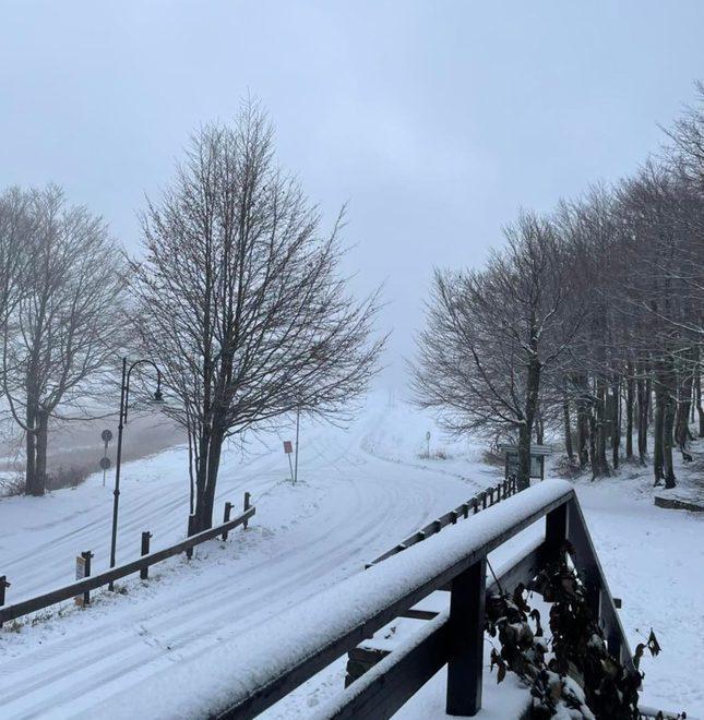 Neve in vetta Imbiancati Pradarena e Segheria