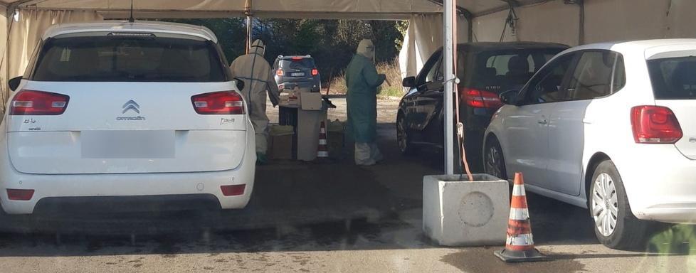 Attesa di 3 ore per i tamponi Arriva anche la Municipale
