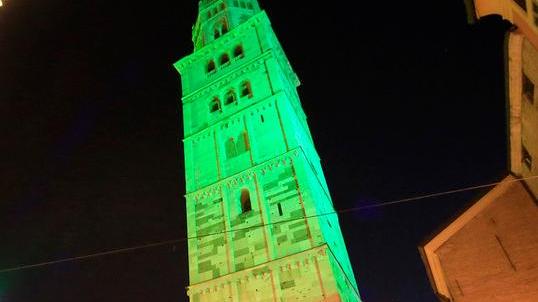 Ghirlandina illuminata contro la pena di morte