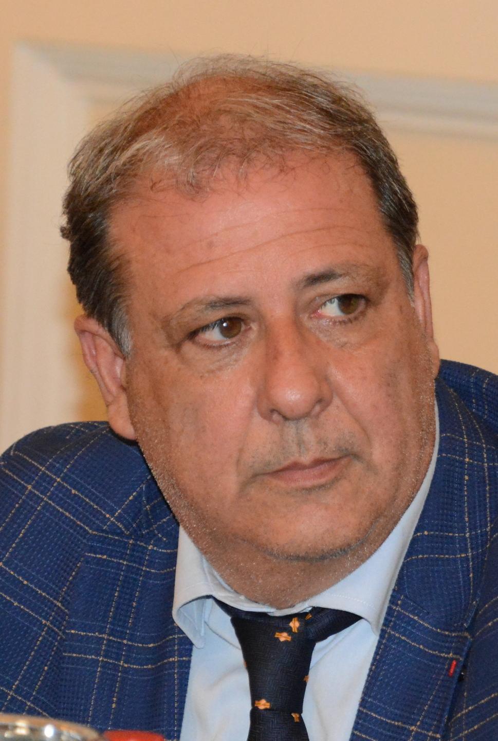 Su Facebook vestito da carabiniere, il pm chiede la condanna