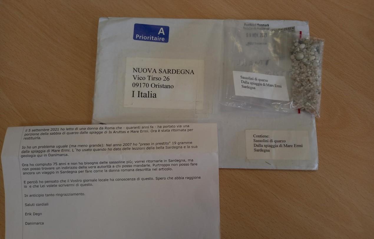 Un turista danese restituisce la sabbia presa a Mari Ermi 