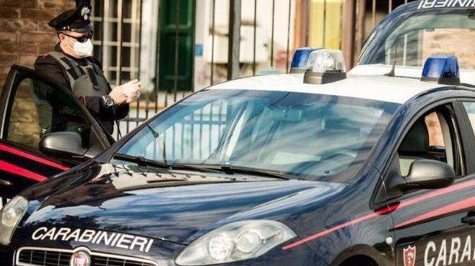 Maranello. Rientra e trova i ladri in agguato in giardino