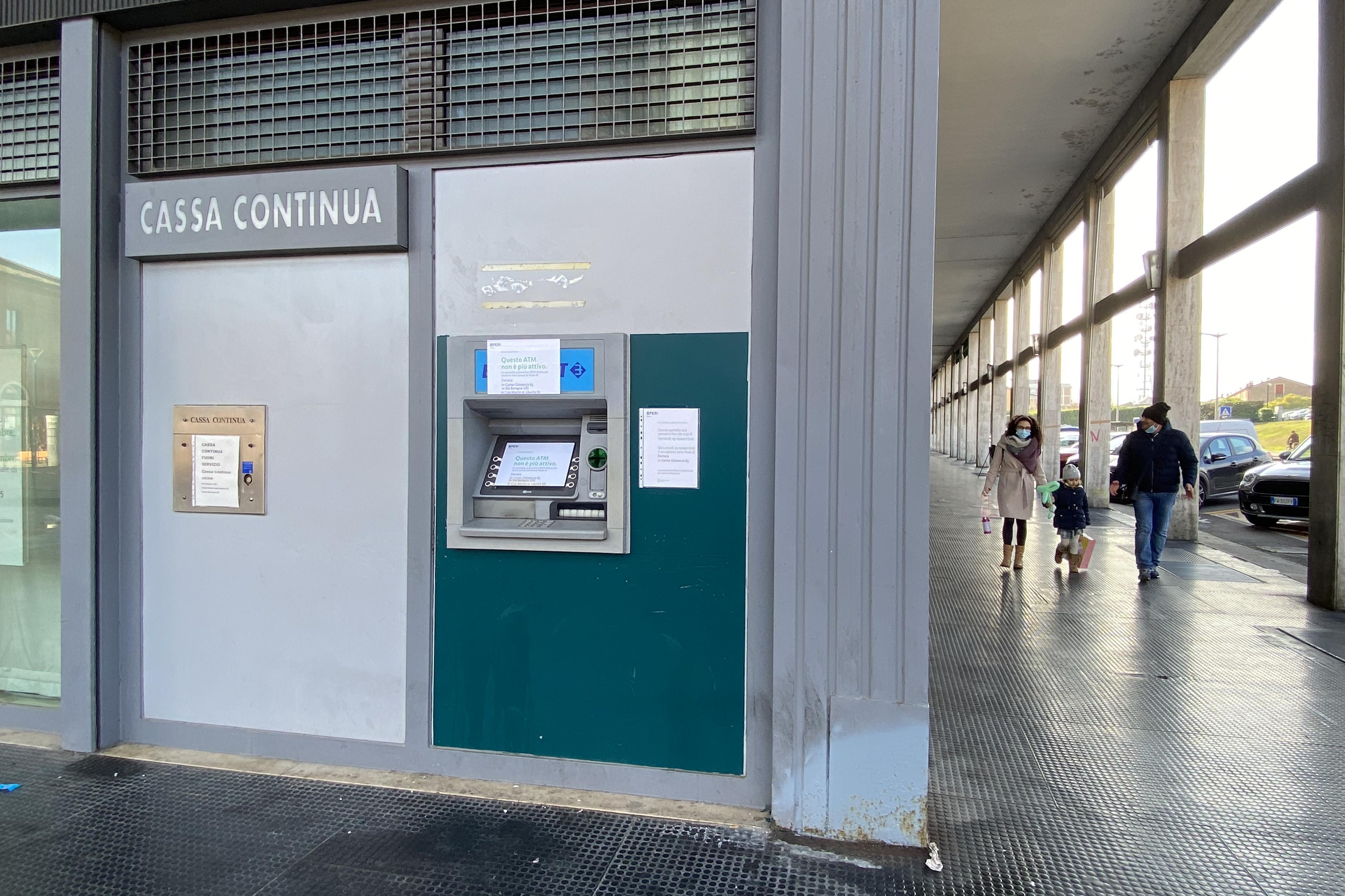 Banche, sportelli tagliati nel Ferrarese. La serrata continua 