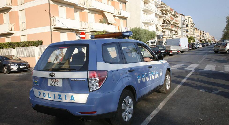 Anziana picchiata e rapinata nella sua casa a Lido di Camaiore: rubati soldi e gioielli 