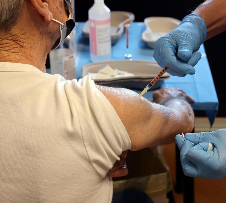L’appello di un medico di base: «Vaccinatevi e seguite le regole» 