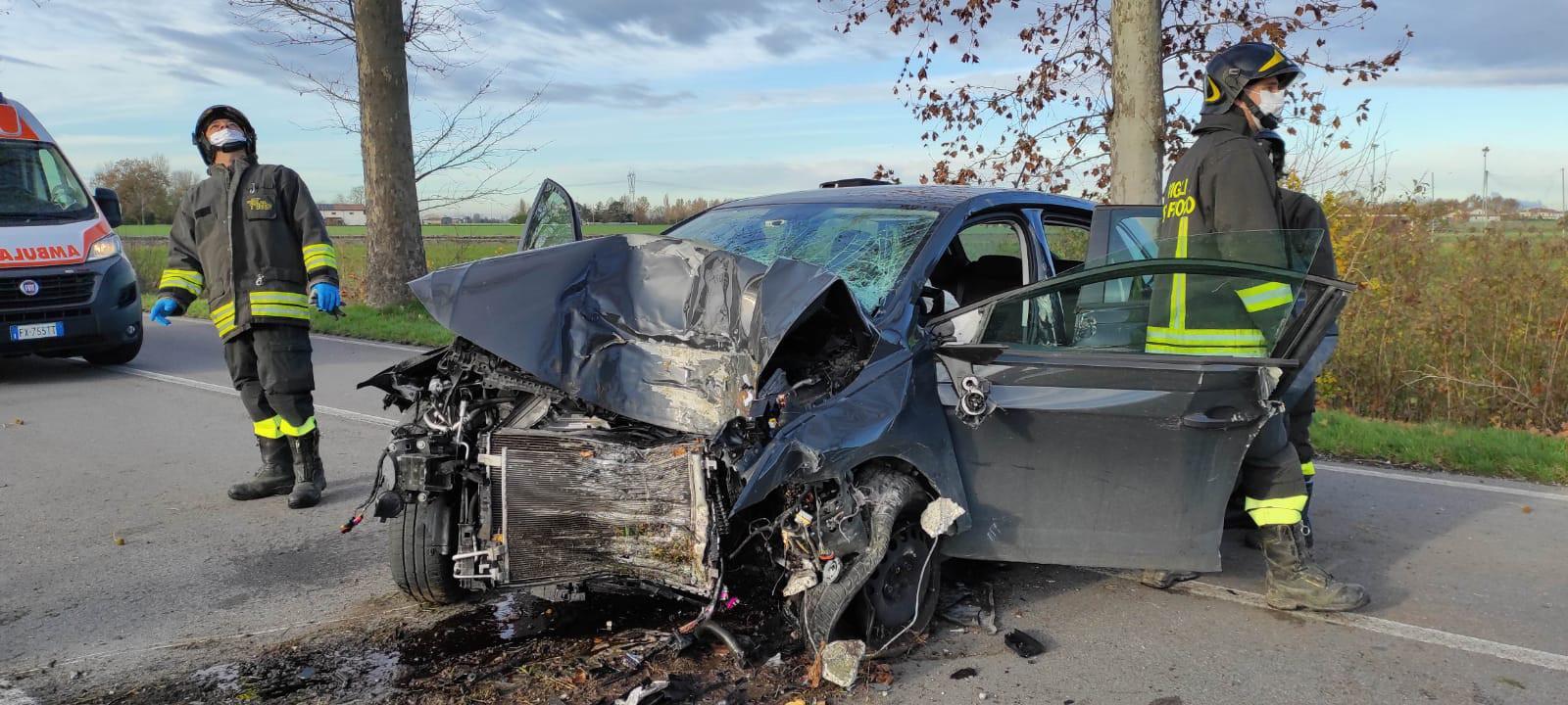 Maiero. Esce di strada con l'auto, grave una trentenne argentana