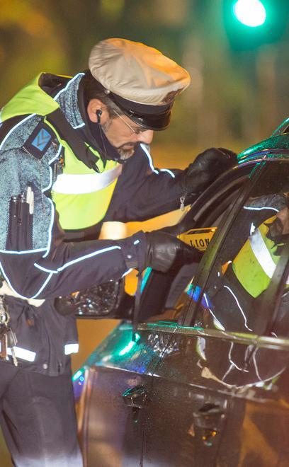 Quattro fermati di notte sotto l’effetto dell’alcol e due auto sequestrate