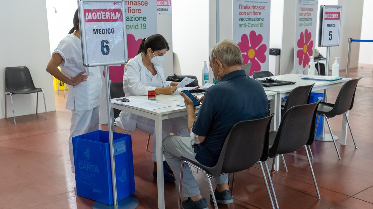 Vaccini, accesso diretto contingentato agli Hub