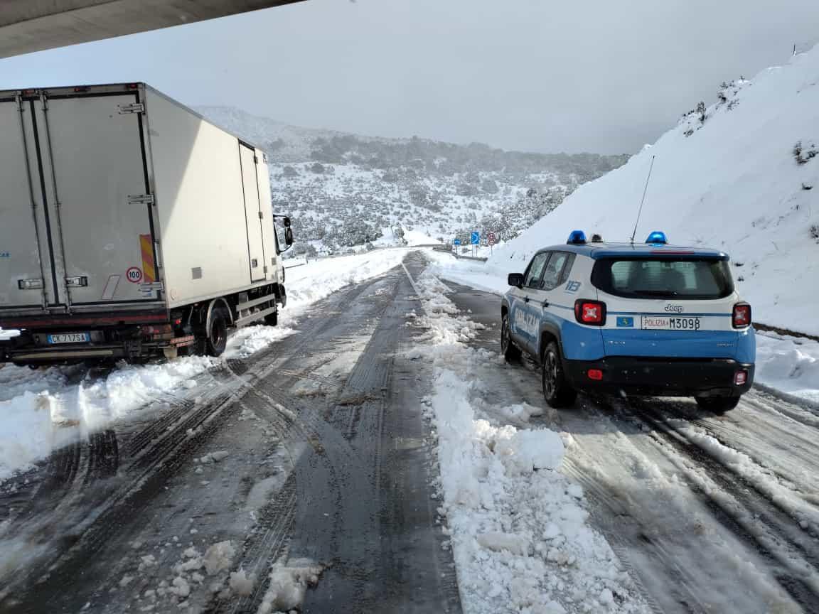 Maltempo, incidenti e disagi nelle strade del centro Sardegna