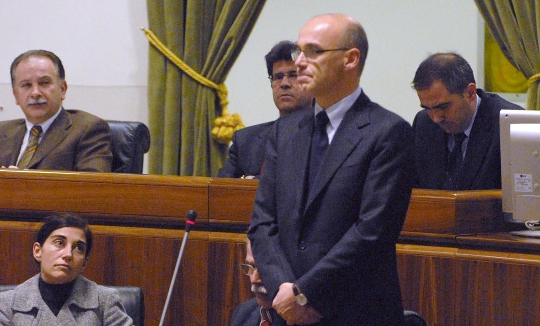 Renato Soru nell'aula del consiglio regionale il 25 novembre 2008