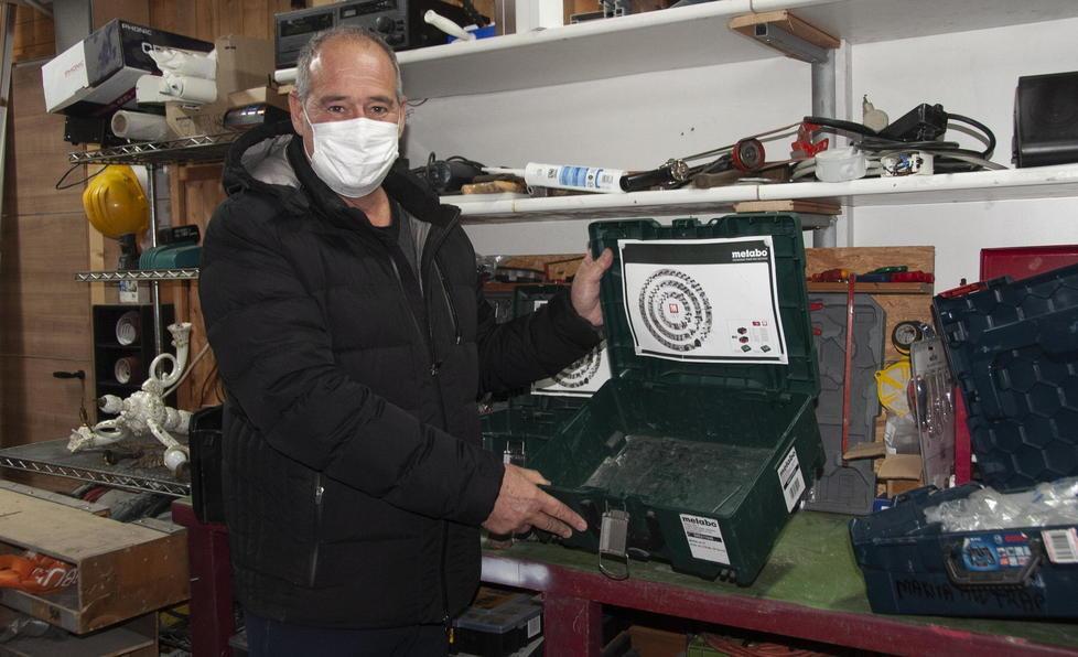 Furto nel negozio di infissi a Viareggio: «Portato via materiale da utilizzare in altri colpi» 