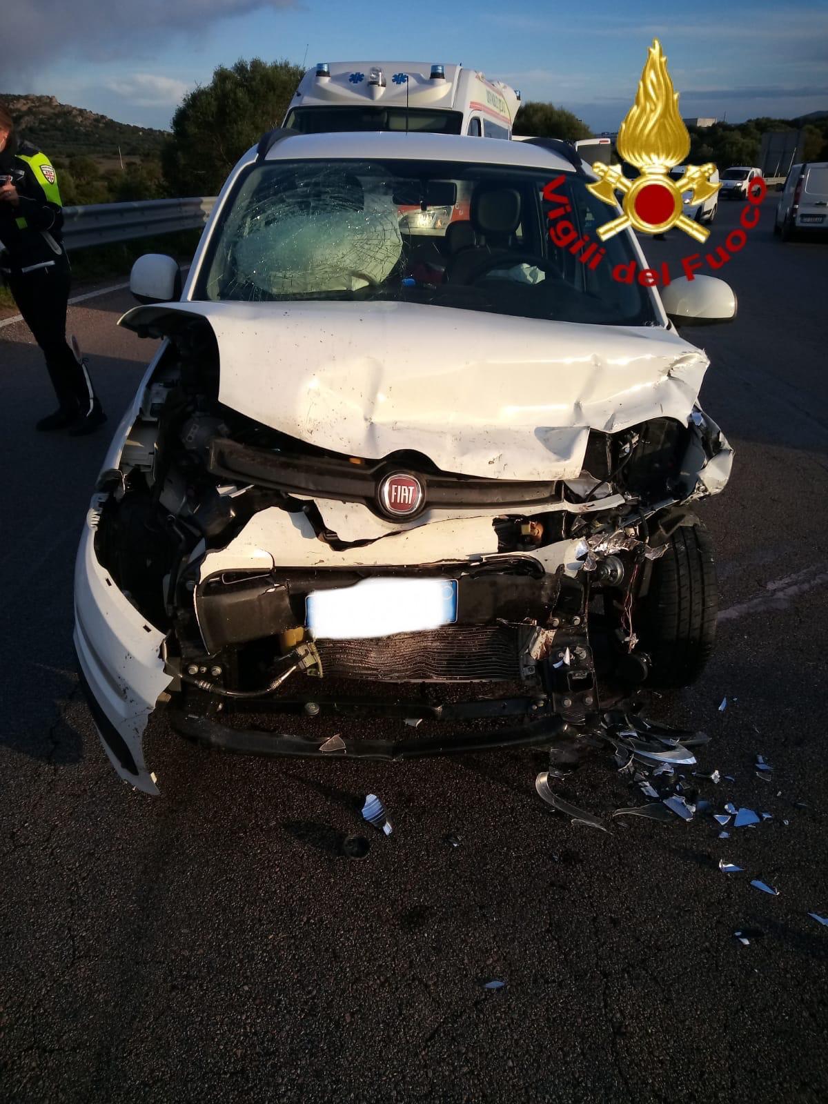 Olbia, scontro frontale sulla circonvallazione: due feriti gravi