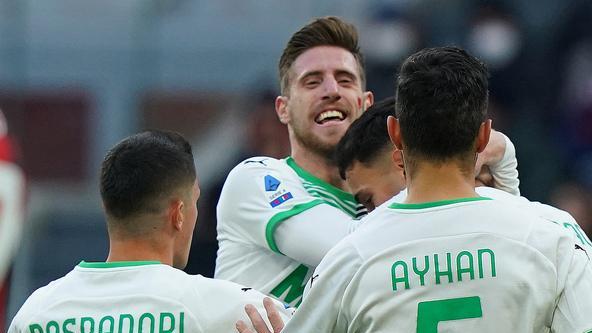 Scamacca e Berardi fanno gli Ibrahimovic Il Milan perde la testa