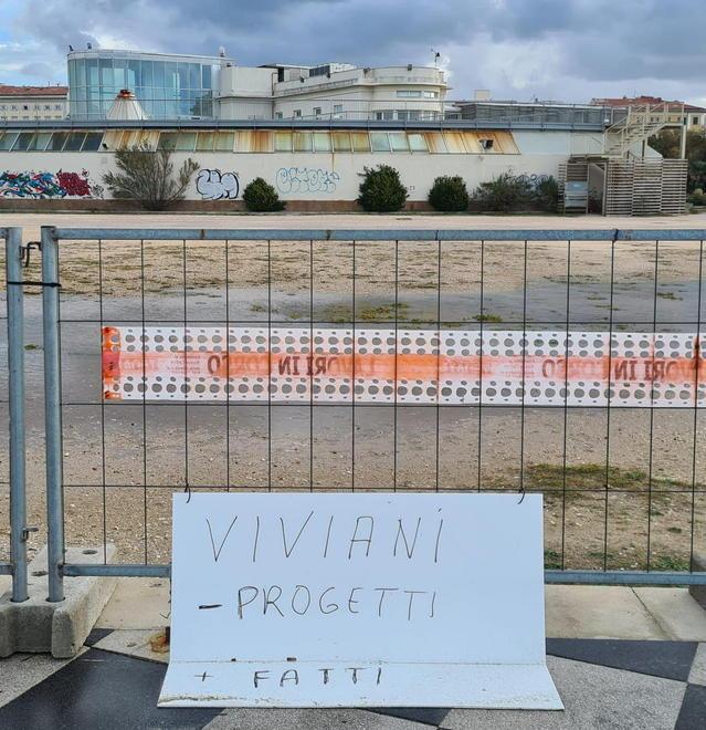 Alla Terrazza un cartello contro l’assessora