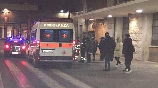 Stazione, scoppia la maxi rissa sul binario Treni costretti a fermarsi sulla linea