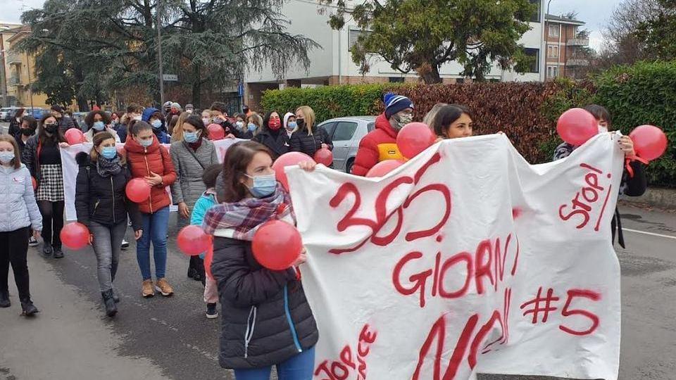 Camminata contro le violenze «Tutti facciano la propria parte»