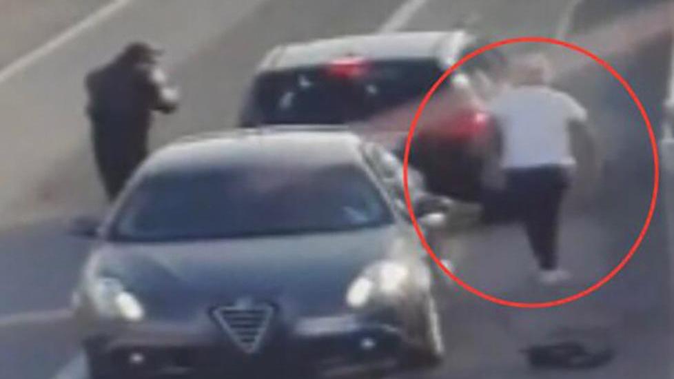 Quelle auto dei nomadi intestate a una ragazza che non ha la patente
