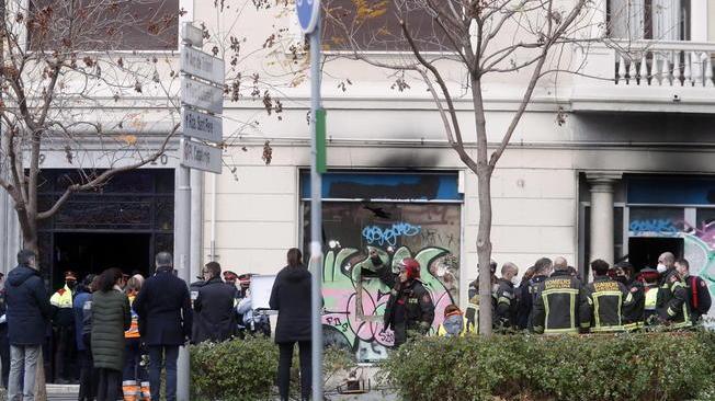 Due bambini e 2 adulti morti in un incendio a Barcellona