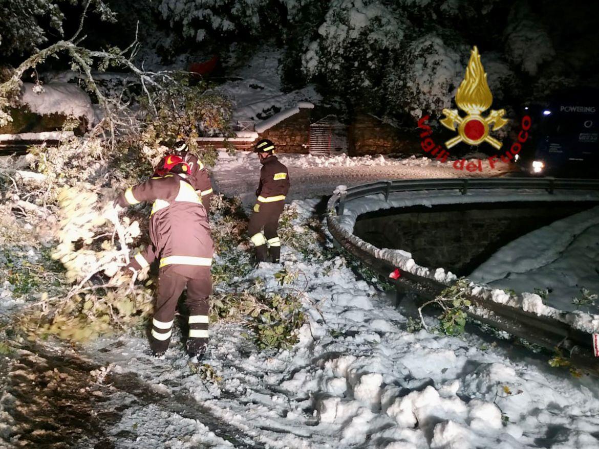 Maltempo: lunedì di superlavoro per i vigili del fuoco di Nuoro