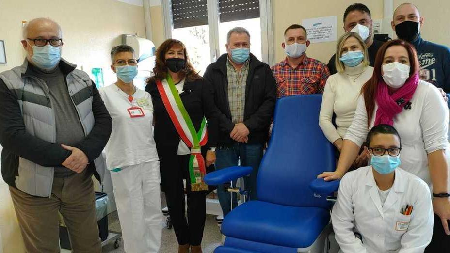 Una poltrona e un sollevatore donati in memoria di “Pelè”