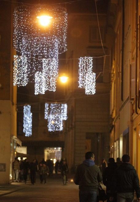 Montecchio avrà le luminarie natalizie dopo la sostituzione della ditta fornitrice 