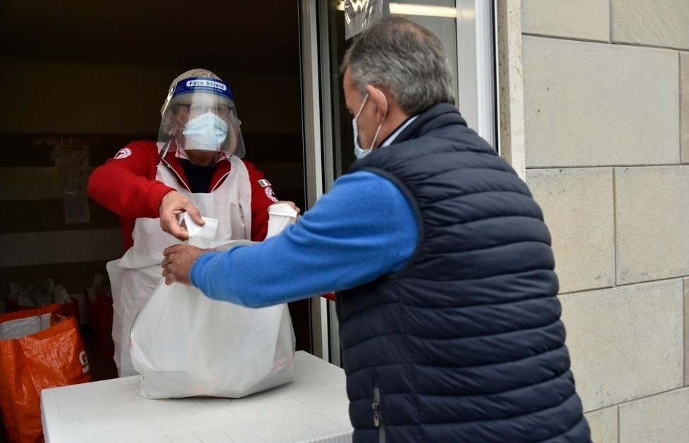 Cento, solidarietà in pandemia: ora si aiutano i volontari 