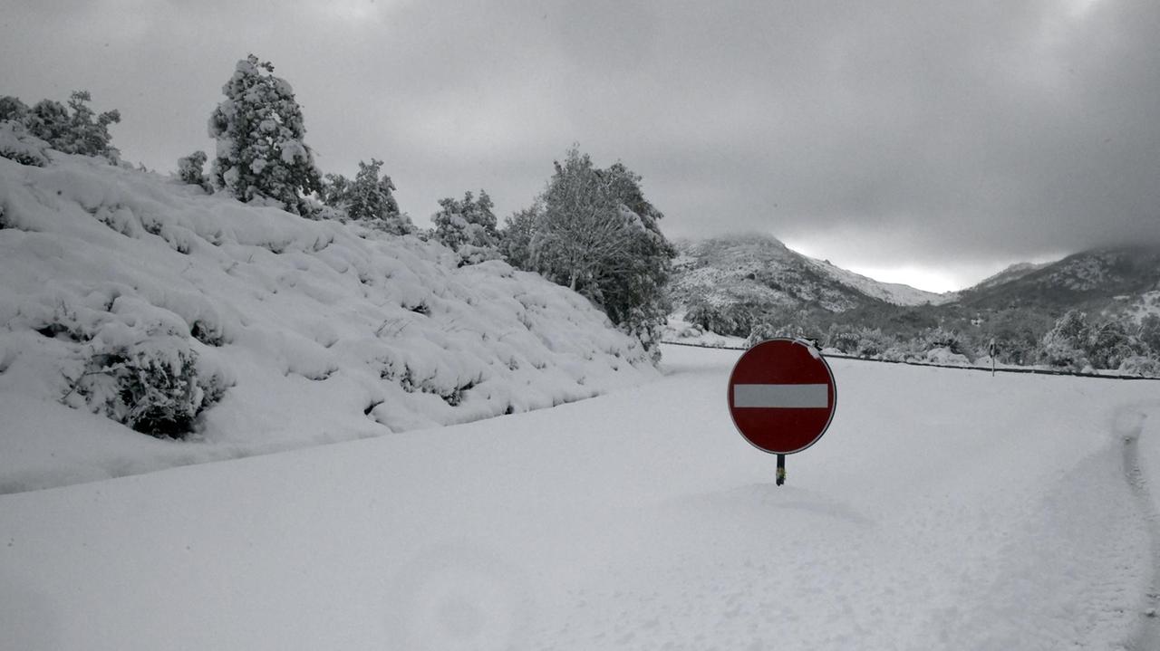 Neve alta nel Nuorese (foto Massimo Locci)