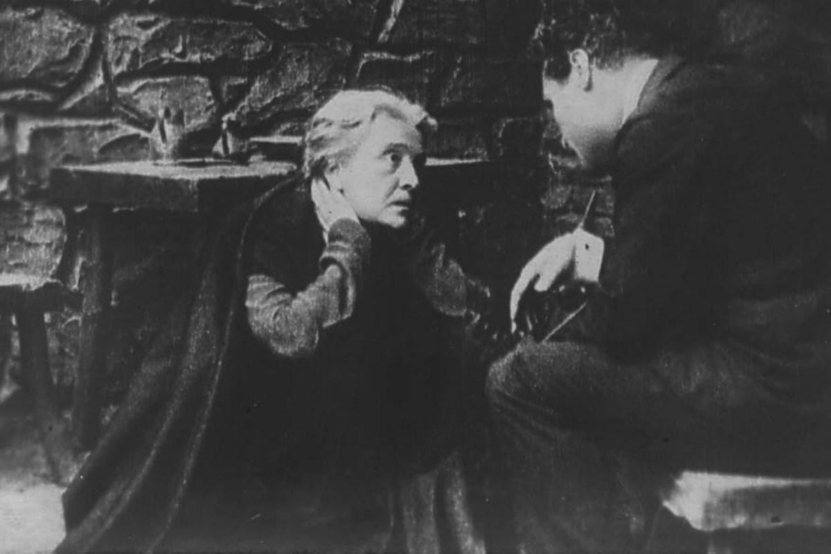 Eleonora Duse in "Cenere" di Febo Mari (1916) basato sul romanzo di Grazia Deledda ma girato in Piemonte