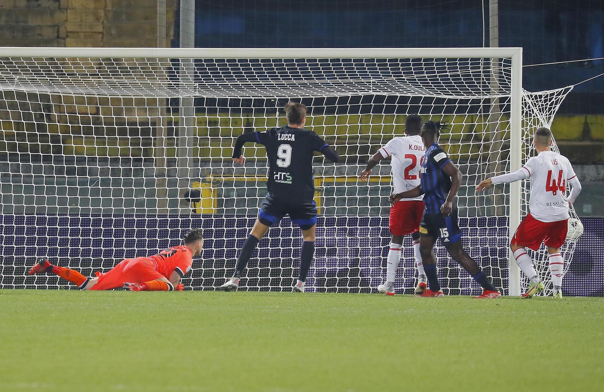 Il gol di Marsura che aveva portato avanti il Pisa (foto Fabio Muzzi)
