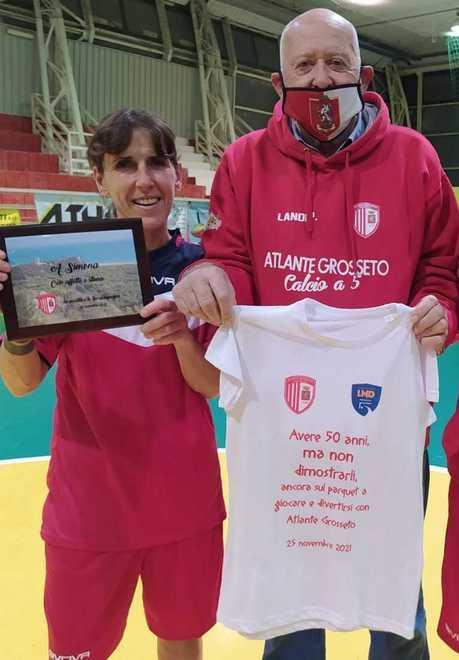 Simona a 50 anni gioca, segna e piange È la veterana di ferro del calcio a cinque 