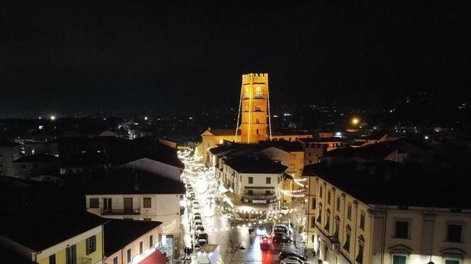 Accese le luminarie e sistemati gli addobbi È già Natale ad Altopascio e nelle frazioni