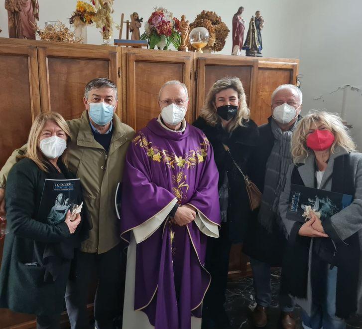 Un calice in regalo dal Comune a monsignor Piero
