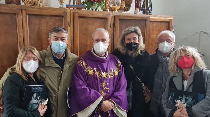Un calice in regalo dal Comune a monsignor Piero