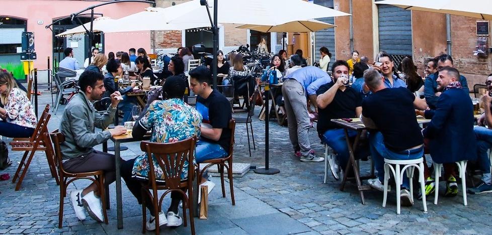Lettera di protesta di residenti in centro «Musica, alcol e tavolini invadenti» 