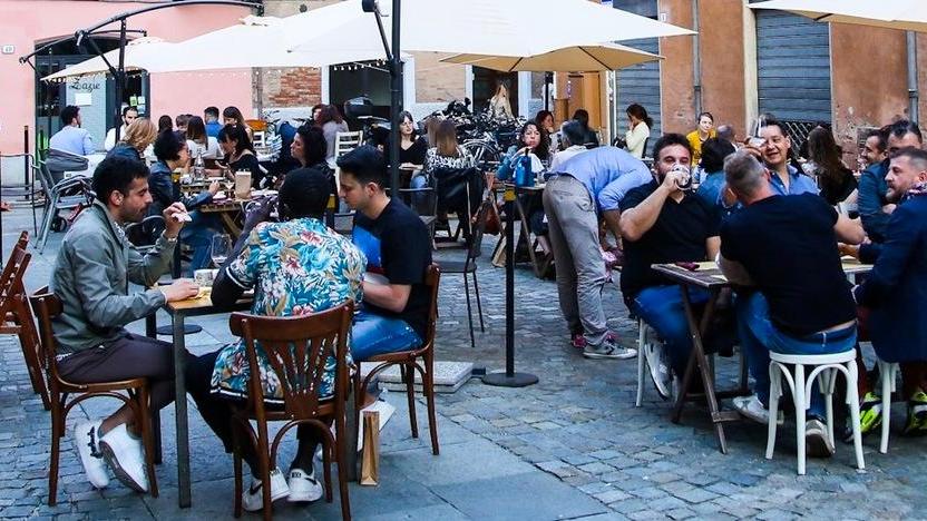 Lettera di protesta di residenti in centro «Musica, alcol e tavolini invadenti»