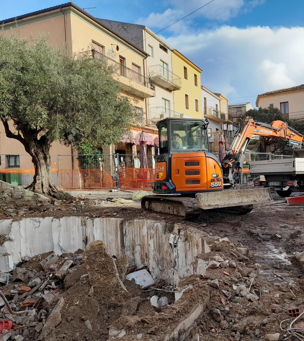 Ruspe e operai in centro parte la riqualificazione 