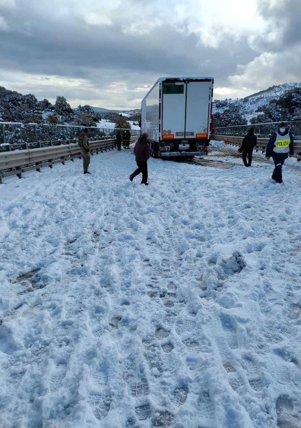 La neve lascia al buio il cuore della Barbagia Città Giardino isolata 