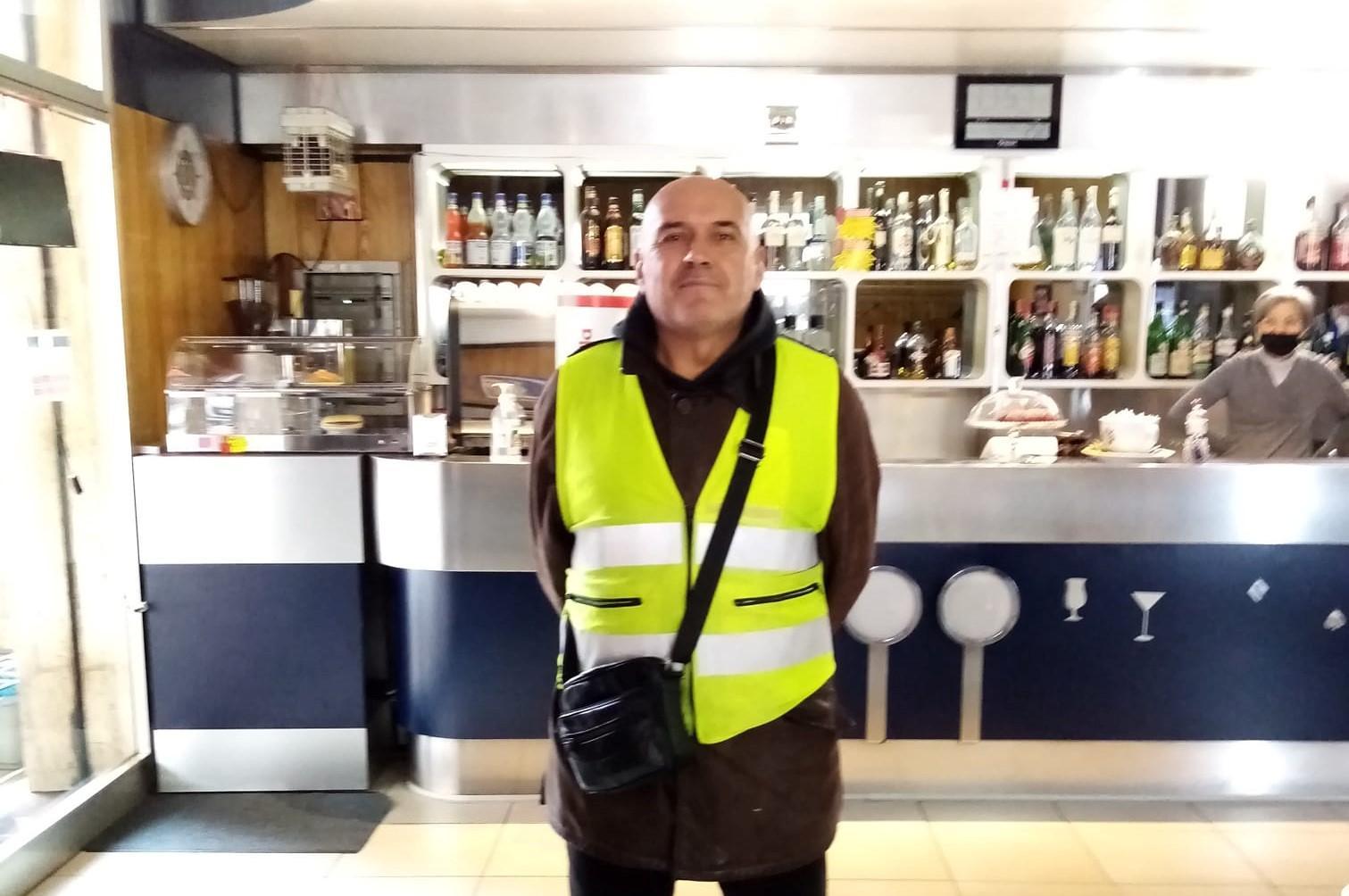 Portomaggiore, l’ex calciatore in pensione che tiene pulito il territorio 