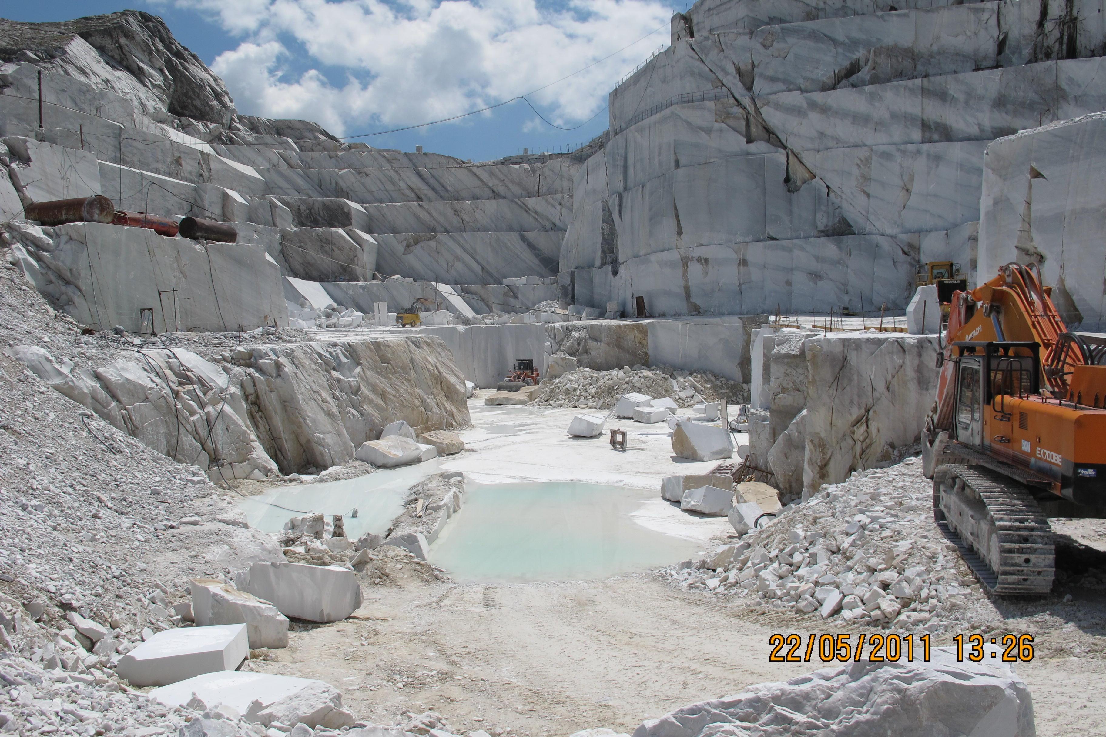 L'ex passo della Focolaccia diventato cava di marmo