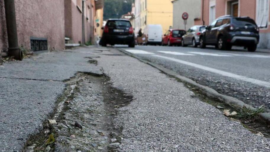 Braccio di ferro con la ditta, fermi i lavori a Carrara est