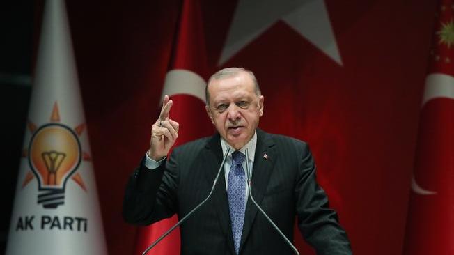 Turchia: Erdogan, crisi lira frutto di manipolazione mercati