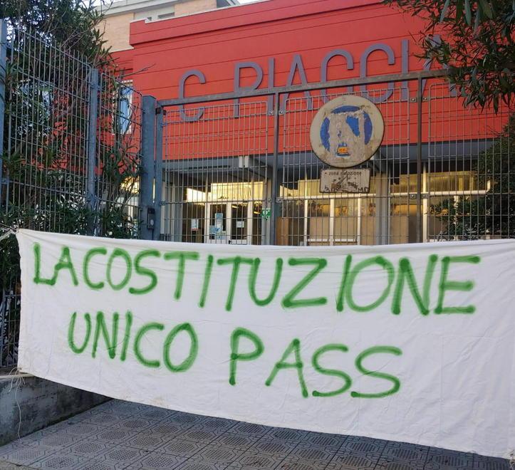 In Versilia niente effetto Super green pass: appena intaccato il muro dei non vaccinati 