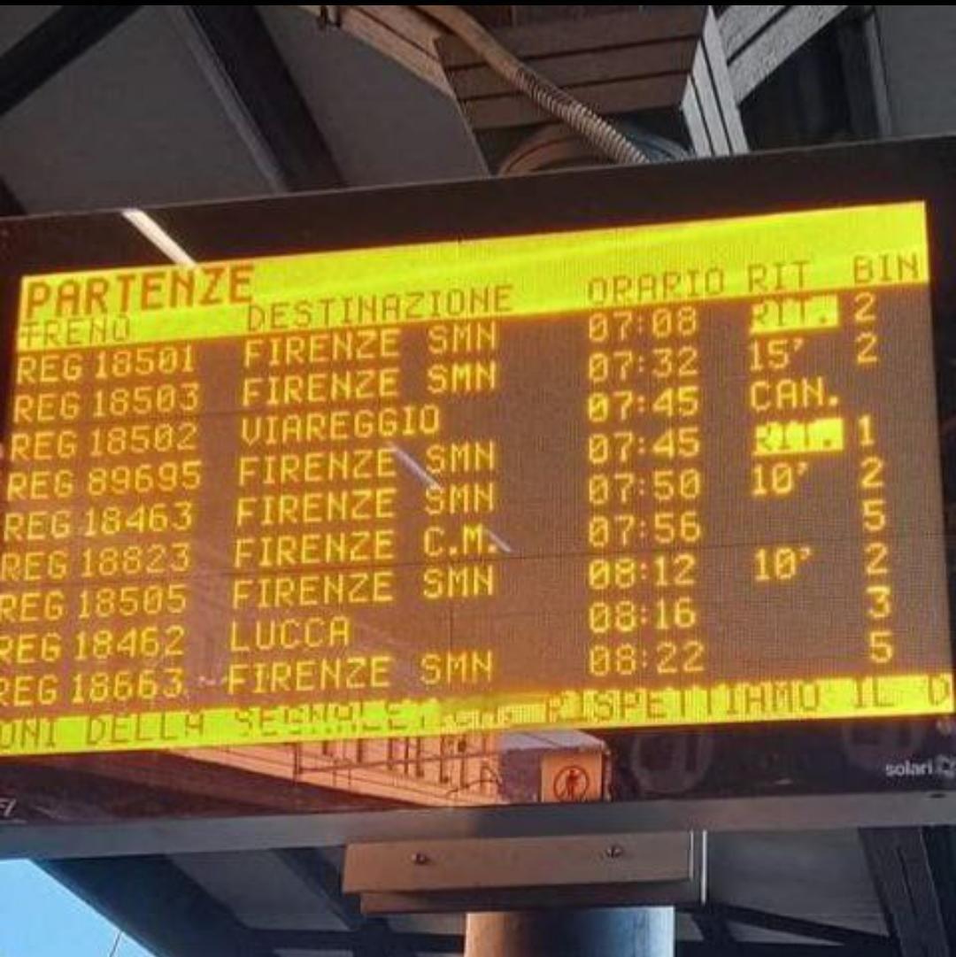 Cancellazioni, ritardi e attese sui binari: il martedì nero dei treni da e per Viareggio 