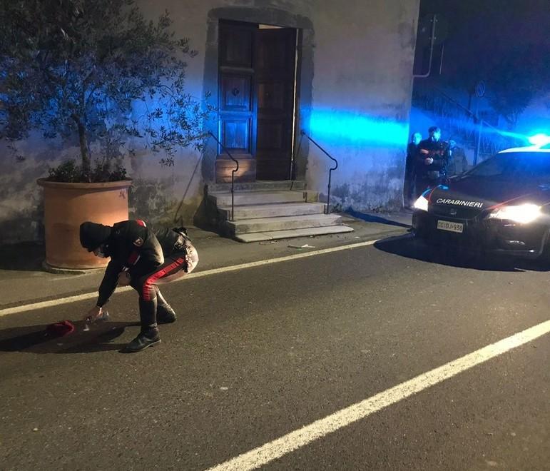 I rilievi dei carabinieri sul luogo della tragedia