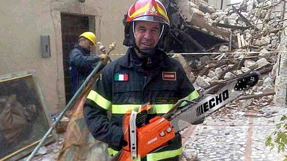 Dopo 40 anni di lavoro lascia i vigili del fuoco il capo reparto Scioscia
