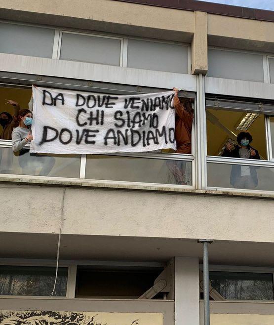 Gli studenti occupano le aule dello Stagi 