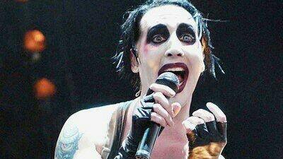 Marilyn Manson accusato di abusi sessuali Perquisizione nella sua casa in California