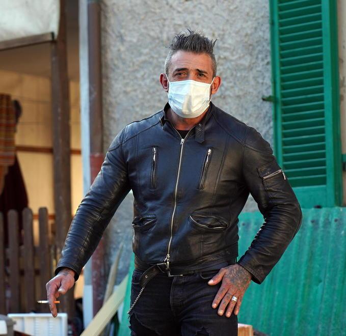 L’ex moglie e i figli di Lupino vivono in due stanze 