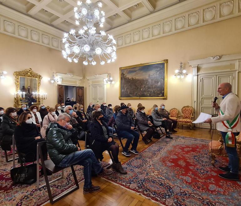 Il Comune ringrazia i suoi neo-pensionati con la pergamena